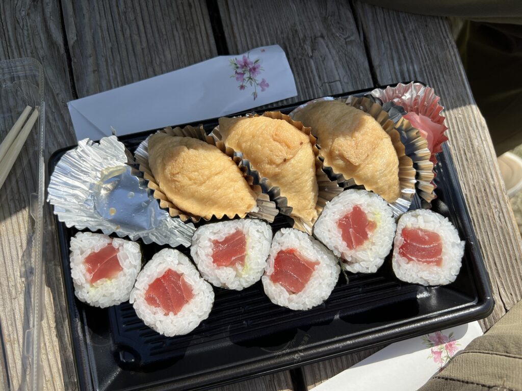 美味しいいなりずし。鉄火巻きは普通。